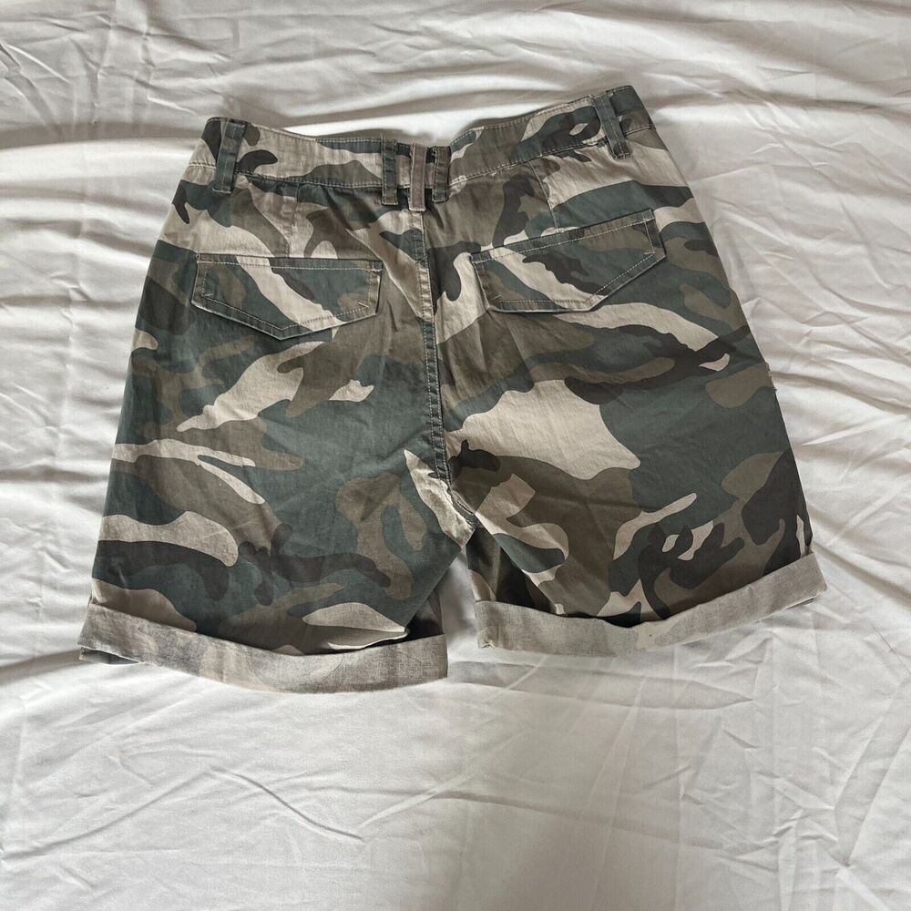 CHARLIE B Cuffed Cargo Shorts Green Tan Camo Zipper Pockets Womens 28 Waist - Picture 1 of 11